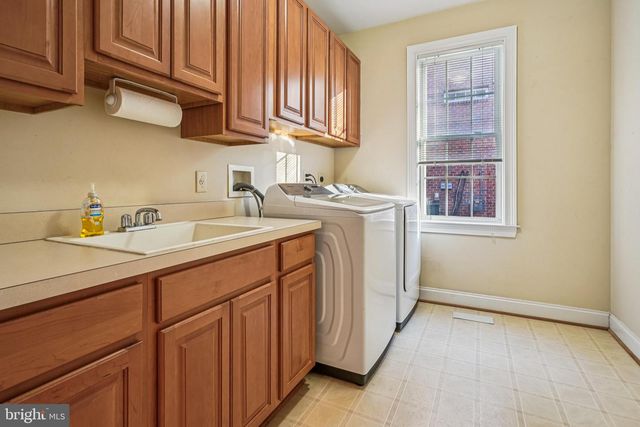 11033 DAYBREAK CT, North Bethesda, MD 20852