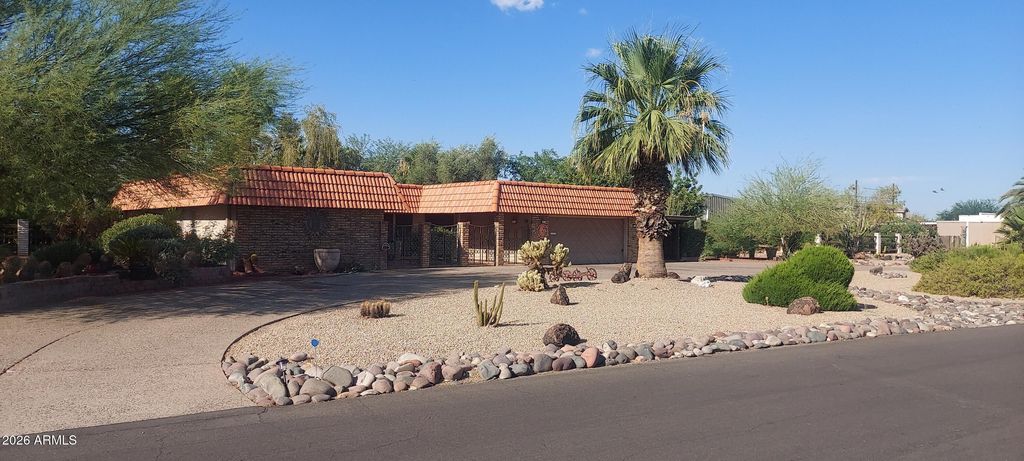 11105 W ARRON Drive, Sun City, AZ 85351 — exterior