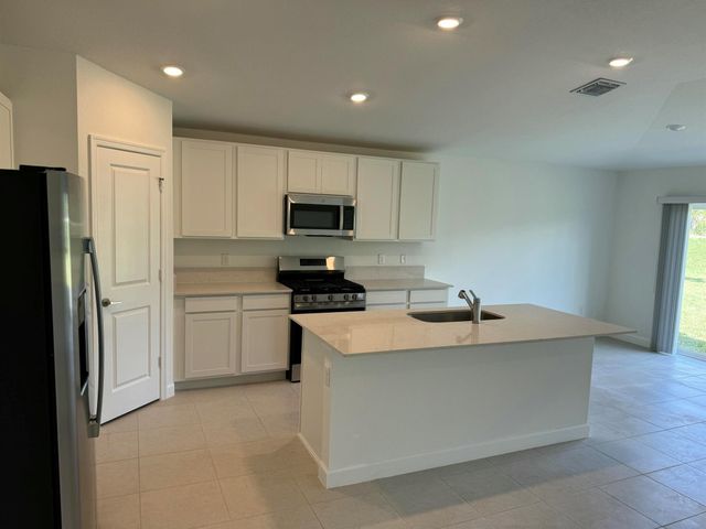 10445 NW Suncrest Lp, Port St Lucie, FL 34987