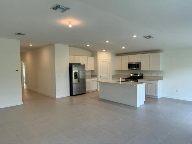 10445 NW Suncrest Lp, Port St Lucie, FL 34987