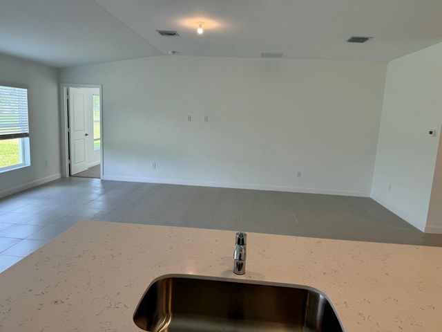 10445 NW Suncrest Lp, Port St Lucie, FL 34987