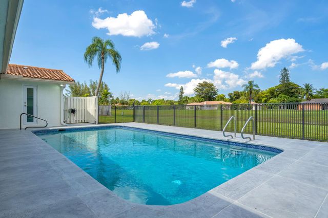 1911 NW 107th Dr, Coral Springs, FL 33071