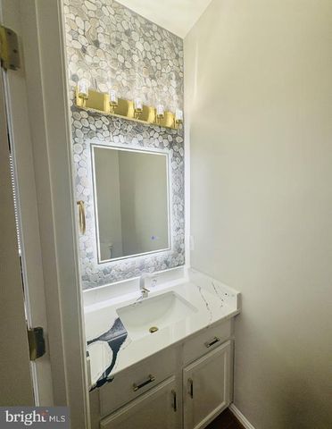 11200 HOLLINS CT, Fredericksburg, VA 22407