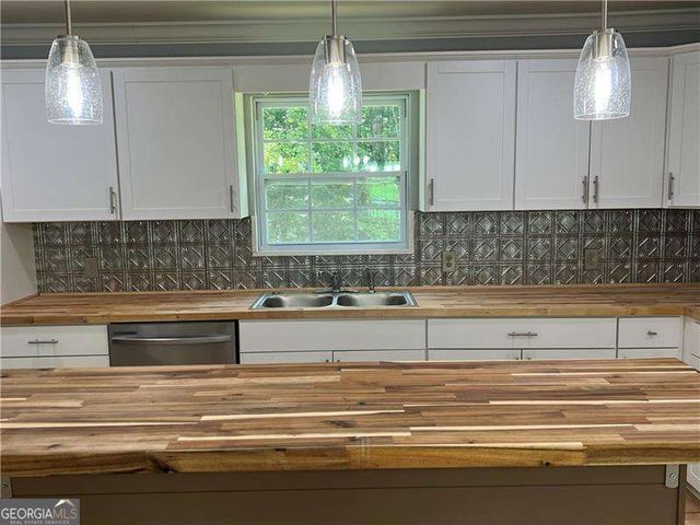 81 Lawanda Lane, Hiram, GA 30141