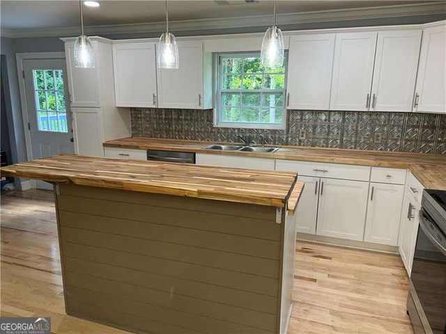 81 Lawanda Lane, Hiram, GA 30141