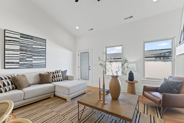 5874 Harbour Town Drive, Noblesville, IN 46062