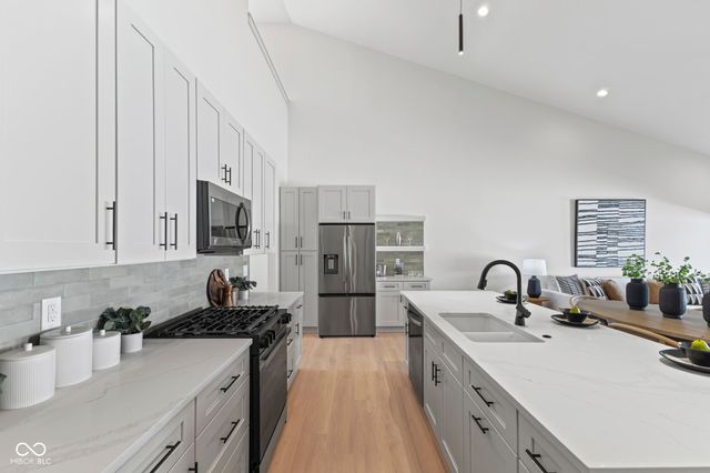 5874 Harbour Town Drive, Noblesville, IN 46062