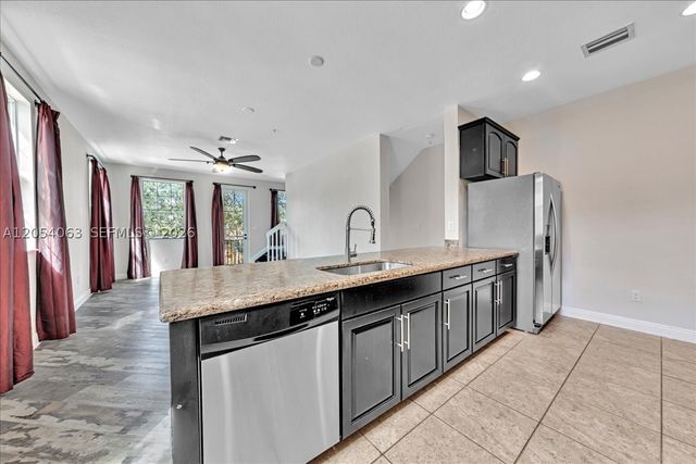 995 SW 147th Ave 2514, Pembroke Pines, FL 33027