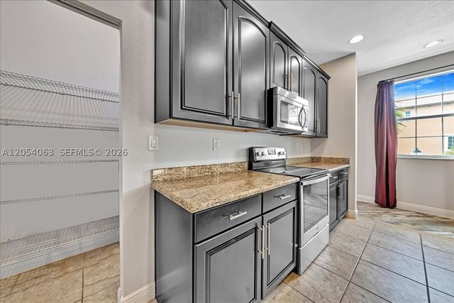 995 SW 147th Ave 2514, Pembroke Pines, FL 33027