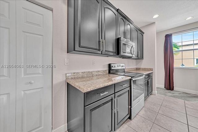 995 SW 147th Ave 2514, Pembroke Pines, FL 33027