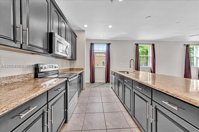 995 SW 147th Ave 2514, Pembroke Pines, FL 33027