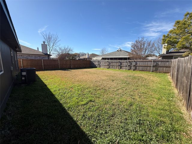 8175 Waterside Trail, Fort Worth, TX 76137