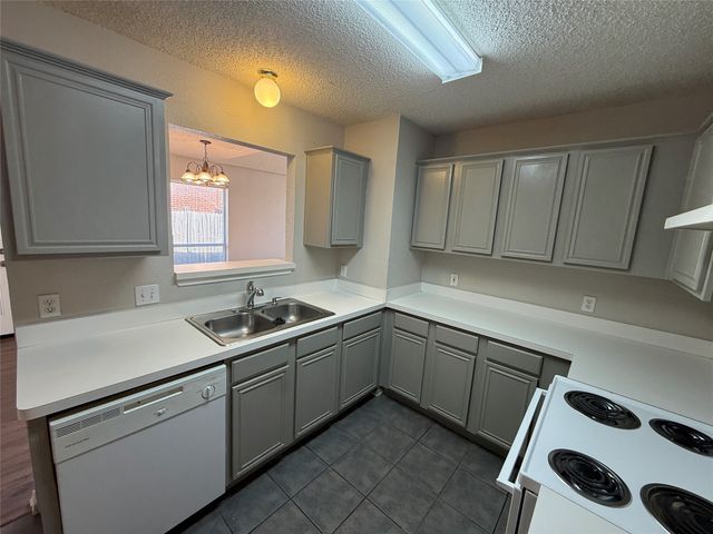 8175 Waterside Trail, Fort Worth, TX 76137