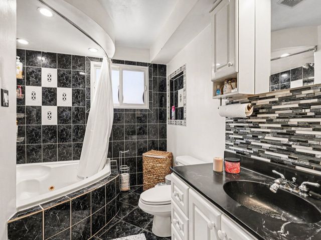 5858 W 88th Place, Oak Lawn, IL 60453