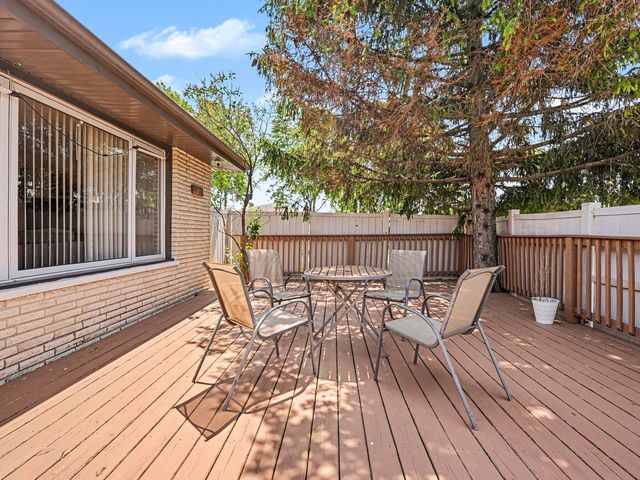 5858 W 88th Place, Oak Lawn, IL 60453