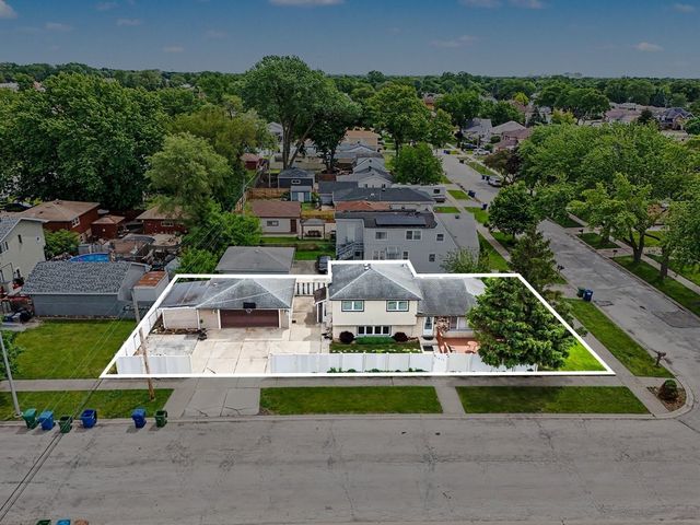 5858 W 88th Place, Oak Lawn, IL 60453