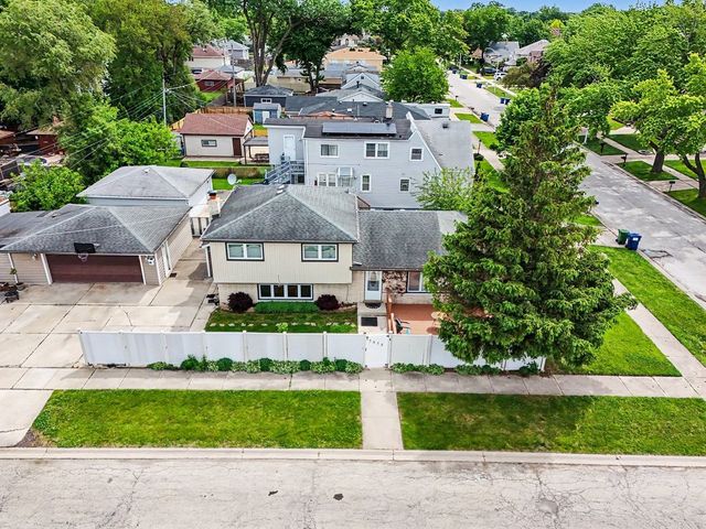 5858 W 88th Place, Oak Lawn, IL 60453