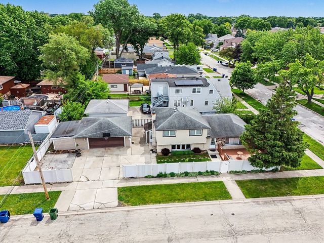 5858 W 88th Place, Oak Lawn, IL 60453