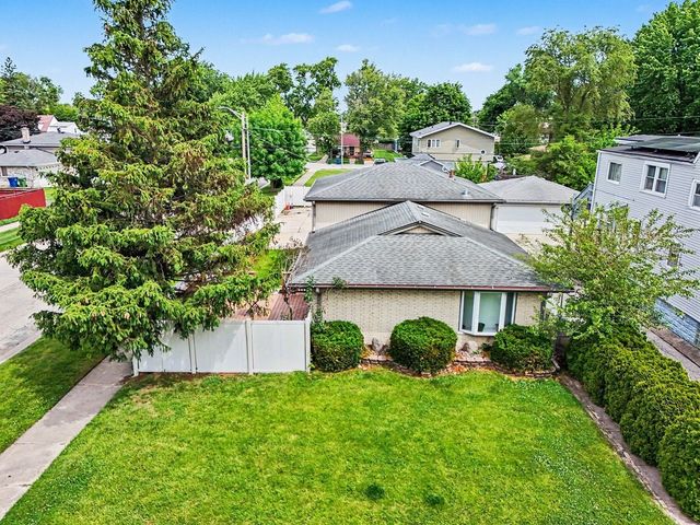 5858 W 88th Place, Oak Lawn, IL 60453