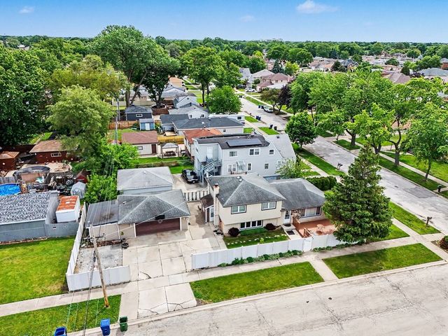5858 W 88th Place, Oak Lawn, IL 60453