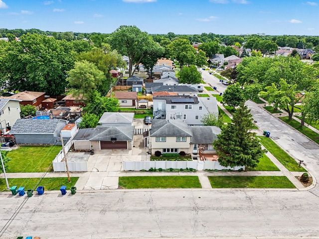 5858 W 88th Place, Oak Lawn, IL 60453