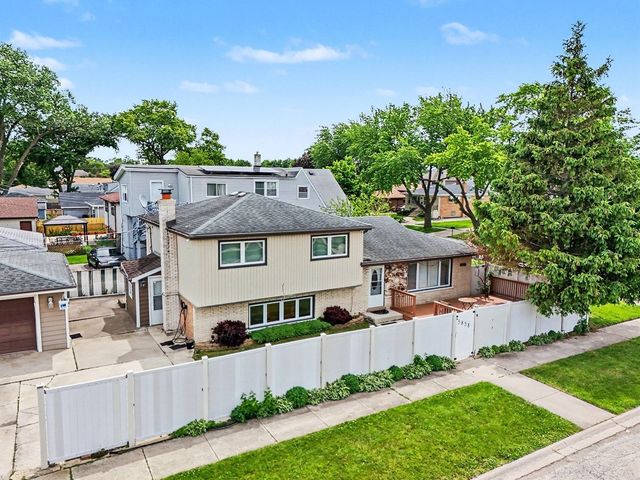 5858 W 88th Place, Oak Lawn, IL 60453