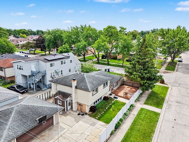 5858 W 88th Place, Oak Lawn, IL 60453