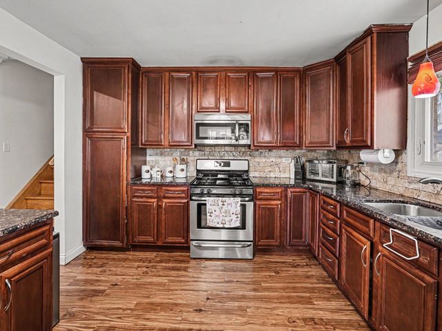 5858 W 88th Place, Oak Lawn, IL 60453