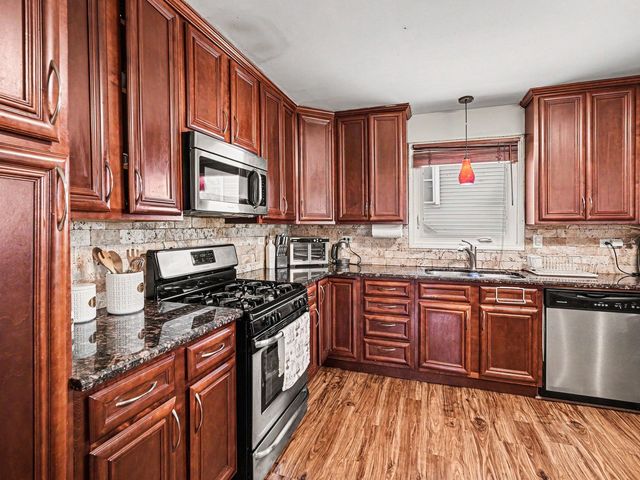 5858 W 88th Place, Oak Lawn, IL 60453