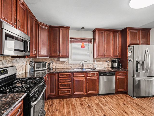 5858 W 88th Place, Oak Lawn, IL 60453