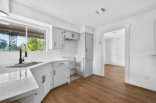 4637 Brinkley Street, Houston, TX 77051