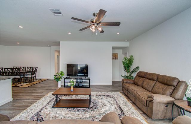 8611 Shumard Oak Drive, Rosharon, TX 77583