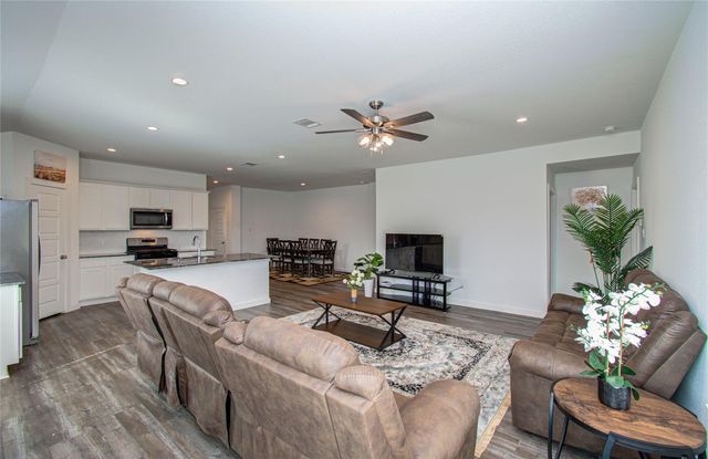 8611 Shumard Oak Drive, Rosharon, TX 77583