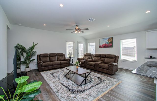 8611 Shumard Oak Drive, Rosharon, TX 77583