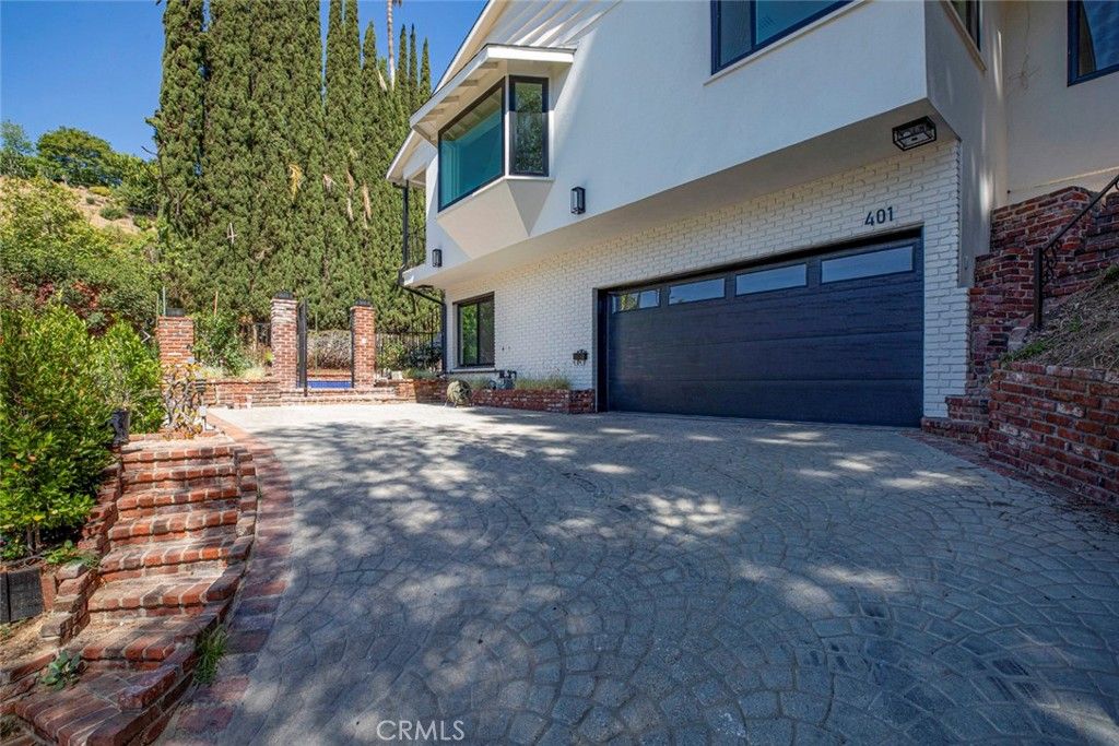 401 Brockmont Drive, Glendale, CA 91202 — photo 2