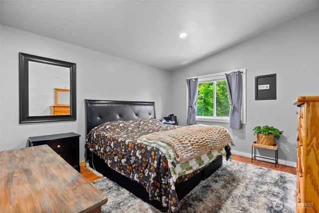 5924 139th Trail SW, Rochester, WA 98579