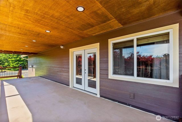 5924 139th Trail SW, Rochester, WA 98579