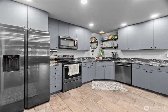 5924 139th Trail SW, Rochester, WA 98579