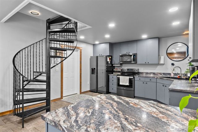 5924 139th Trail SW, Rochester, WA 98579