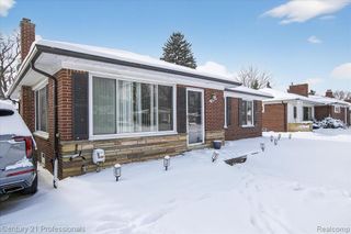 16786 Sprenger Avenue, Eastpointe, MI 48021