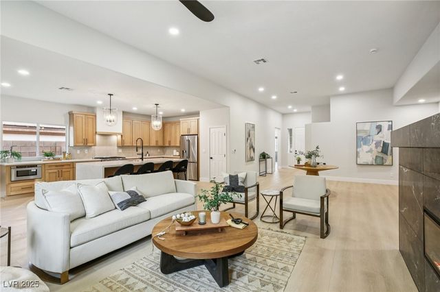 129 Sapodilla Lane, Las Vegas, NV 89144