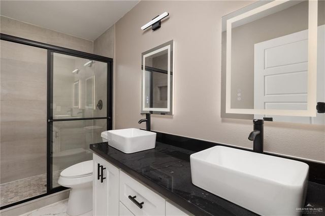 1712 W B Street, Mission, TX 78572