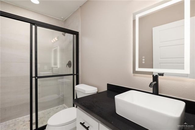 1712 W B Street, Mission, TX 78572