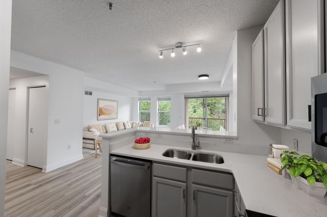 660 N 2nd Street 301, Minneapolis, MN 55401