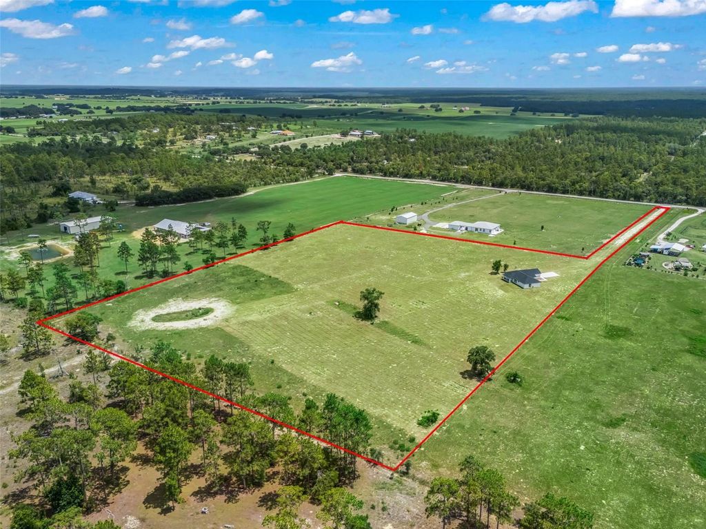Image 2 of property listing at 14461 SE 80TH STREET, Morriston, FL 32668