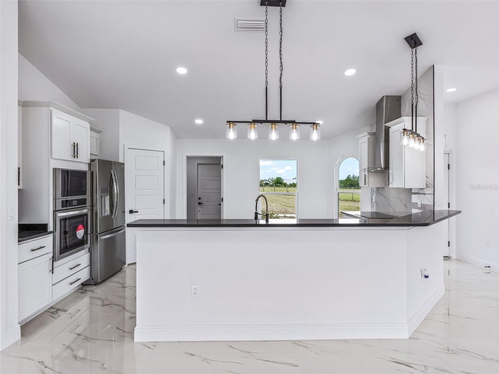 Image 11 of property listing at 14461 SE 80TH STREET, Morriston, FL 32668