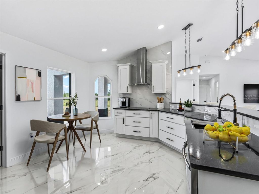 Image 12 of property listing at 14461 SE 80TH STREET, Morriston, FL 32668