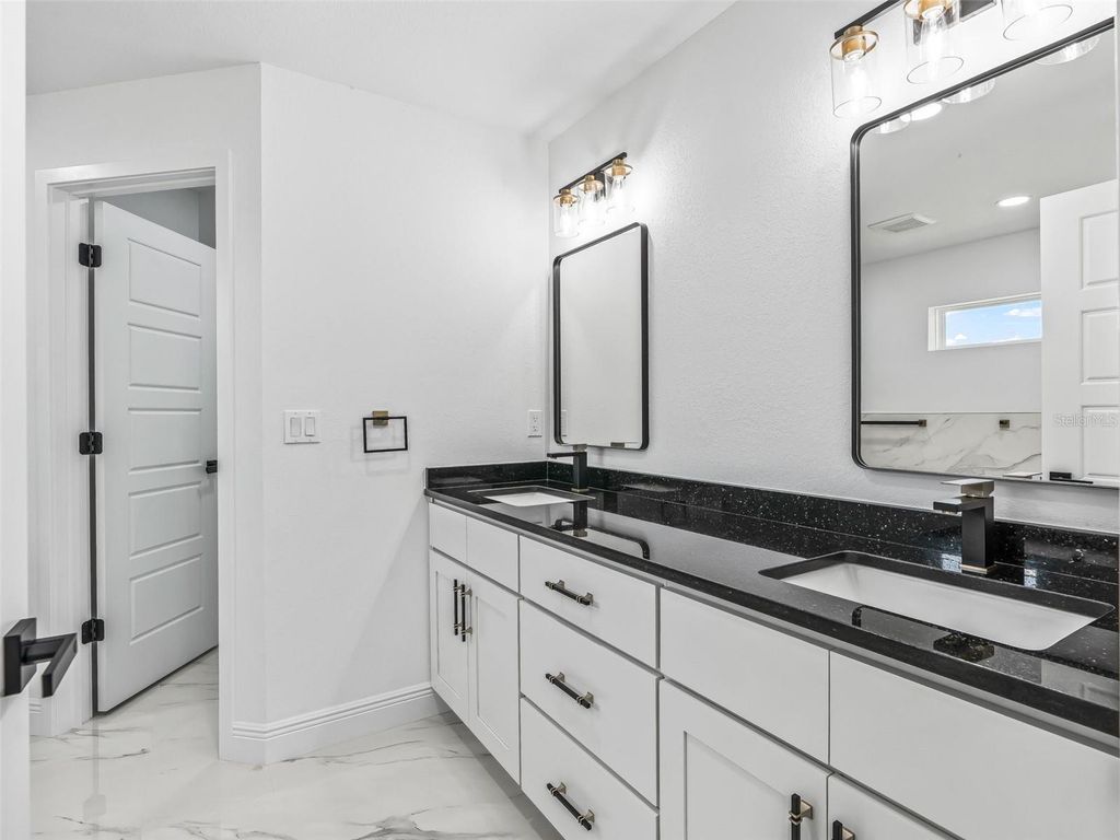 Image 16 of property listing at 14461 SE 80TH STREET, Morriston, FL 32668