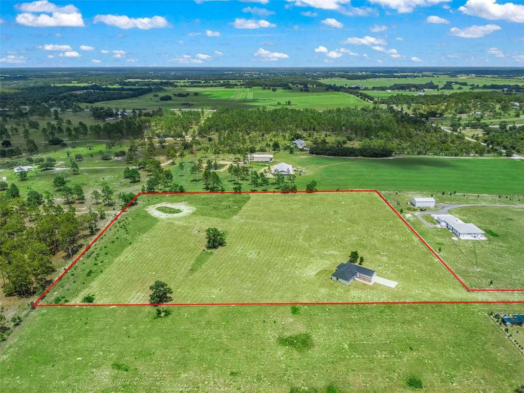 Image 3 of property listing at 14461 SE 80TH STREET, Morriston, FL 32668