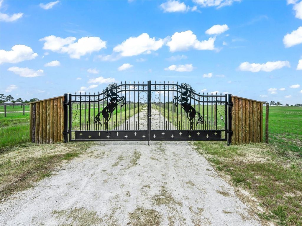Image 30 of property listing at 14461 SE 80TH STREET, Morriston, FL 32668